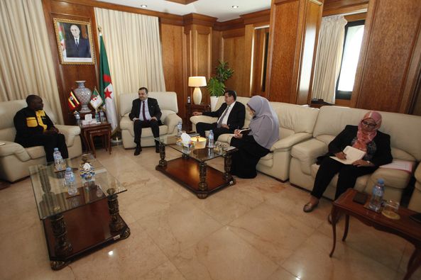 وفدا الجزائر وأوغندا