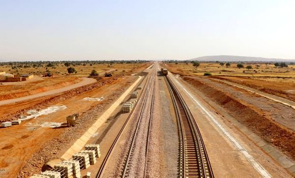 خط السكة الحديدية بشار-غار جبيلات