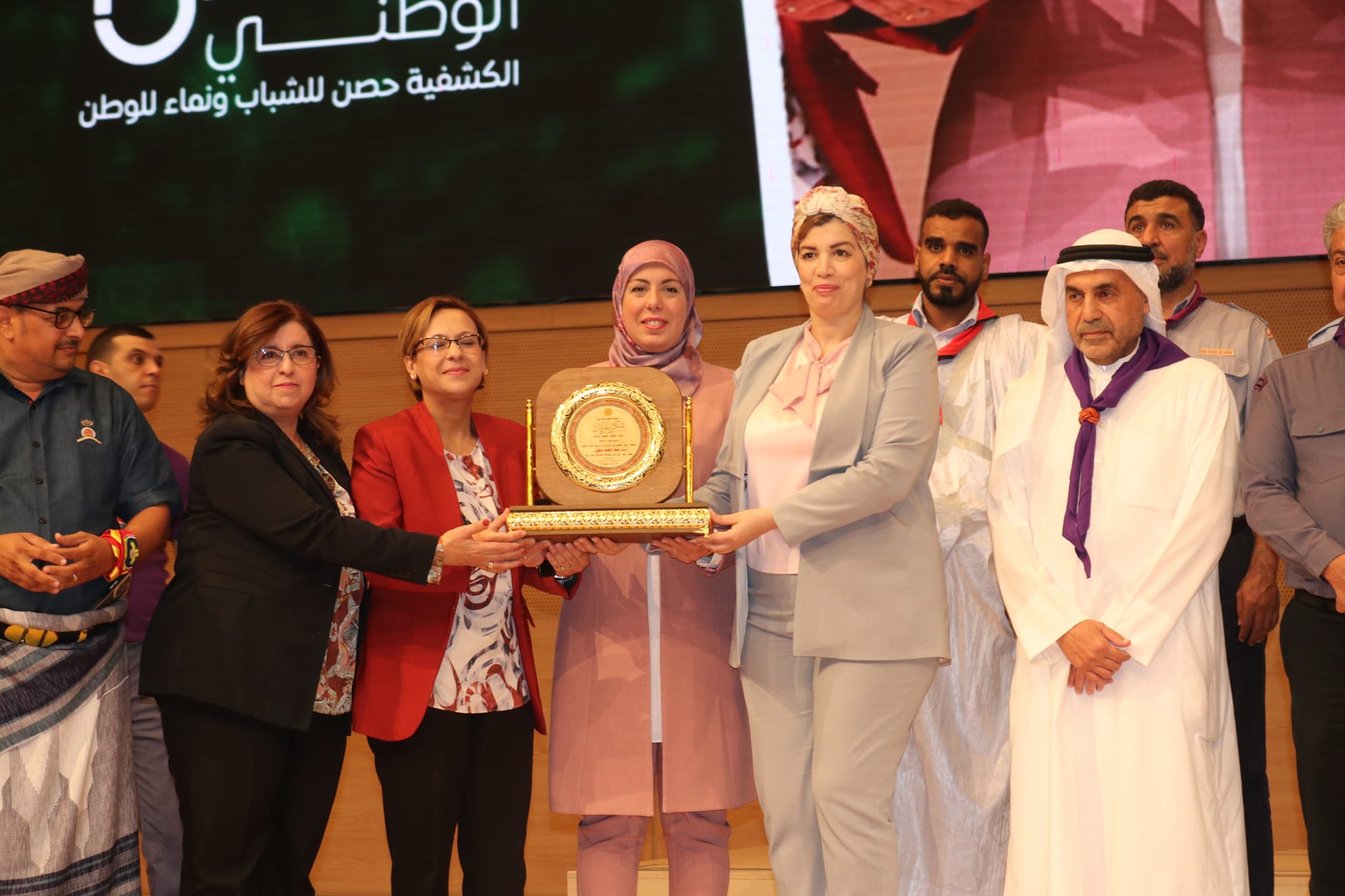 اللجنة الكشفية العربية تكرّم رئيس الجمهورية بدرع الكشافة