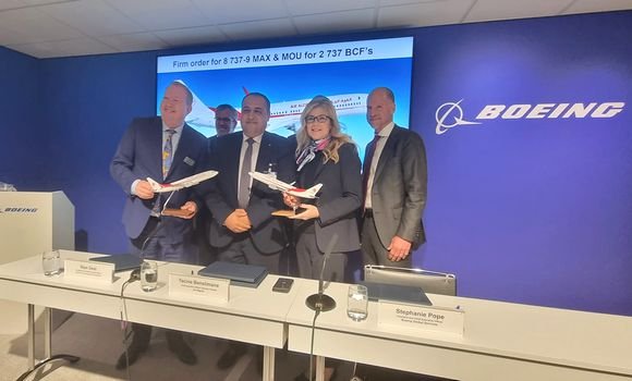 التوقيع على مذكرة تفاهم مع بوينغ لتحويل طائرتين لنقل المسافرين