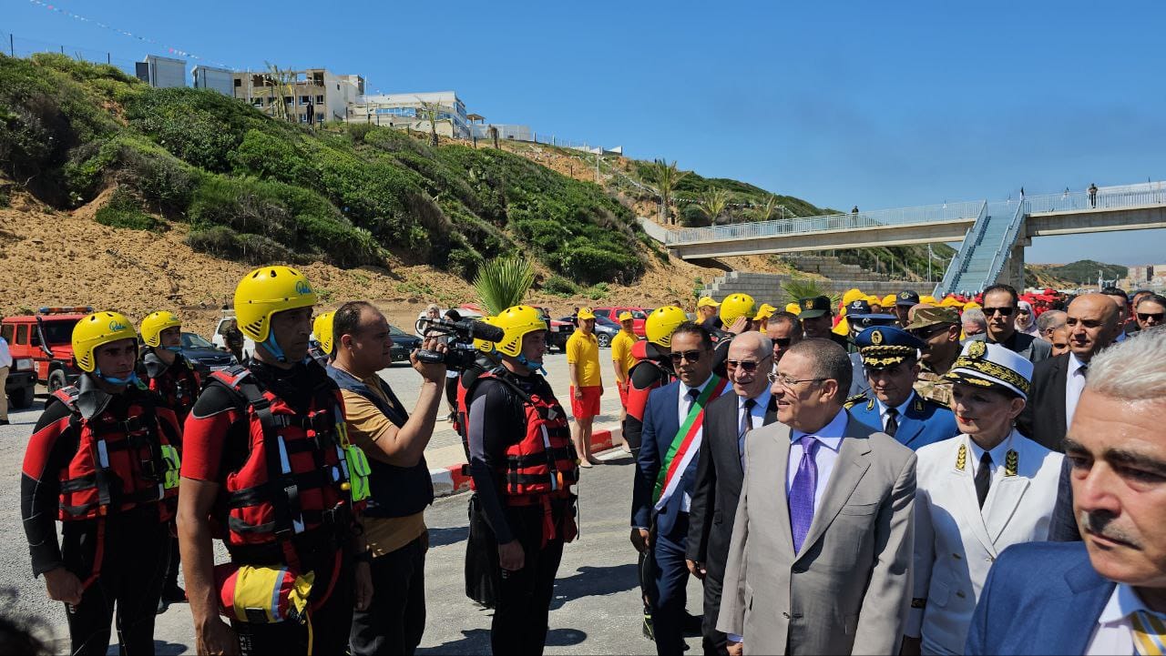 مراد يطلع من شاطئ فلفلة بولاية سكيكدة على المخطط الأمني لموسم الاصطياف