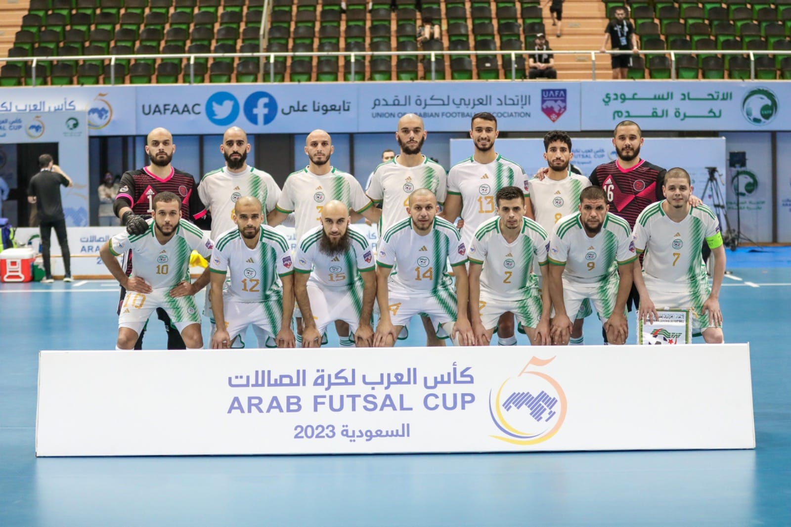 منتخب الجزائر داخل القاعة
