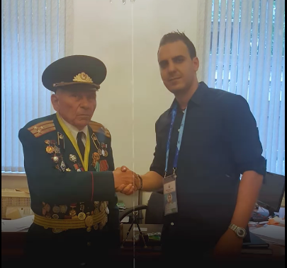 أندري بافلينفكو الموشح بوسام عشير