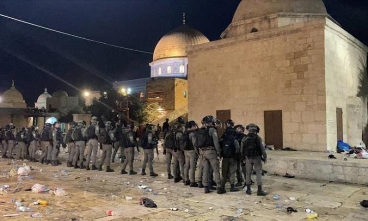 الاحتلال الصهيوني يقمع وقفة ضد تهجير عائلة فلسطينية قسرا من منزلها