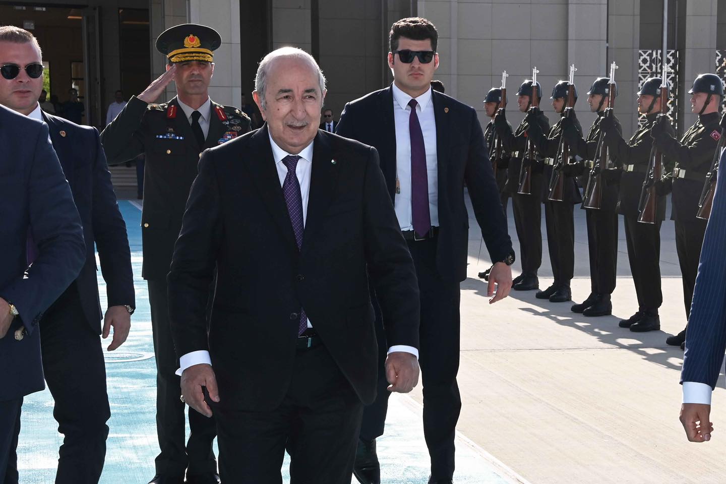 رئيس الجمهورية يغادر تركيا عائدا الى أرض الوطن