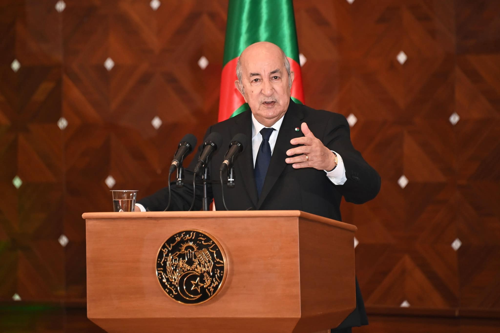 Le président de la République dz