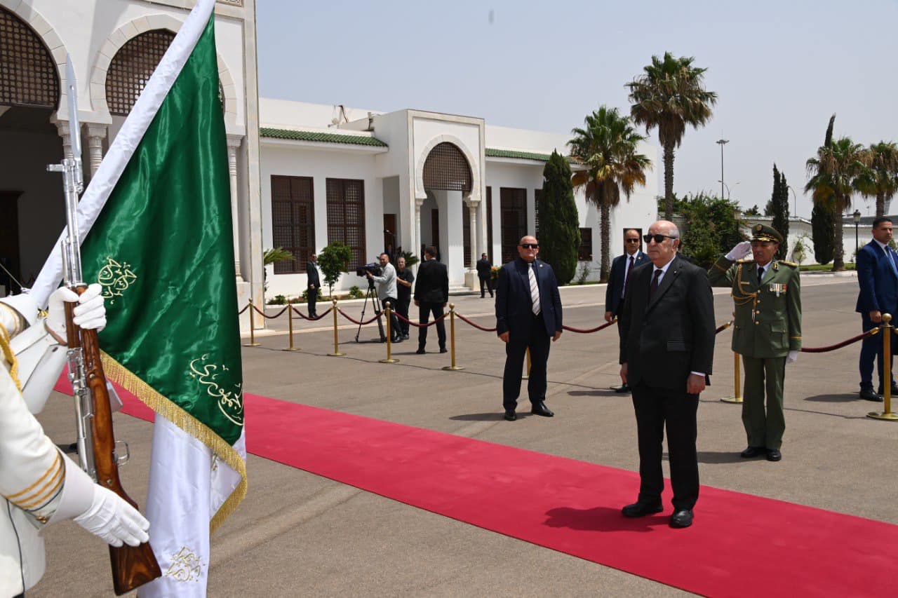 رئيس الجمهورية يغادر الجزائر متوجها إلى قطر