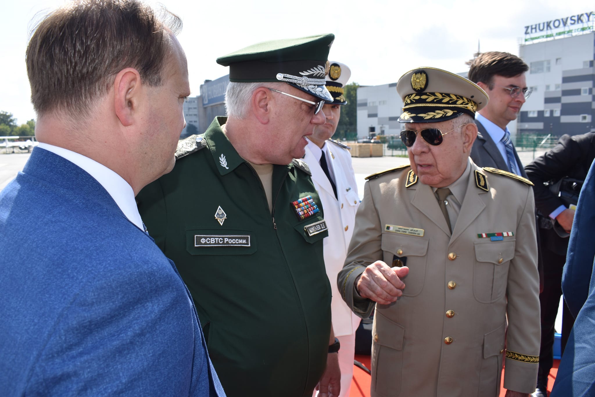 الفريق أول شنقريحة يزور قاعدة جوكوفسكي