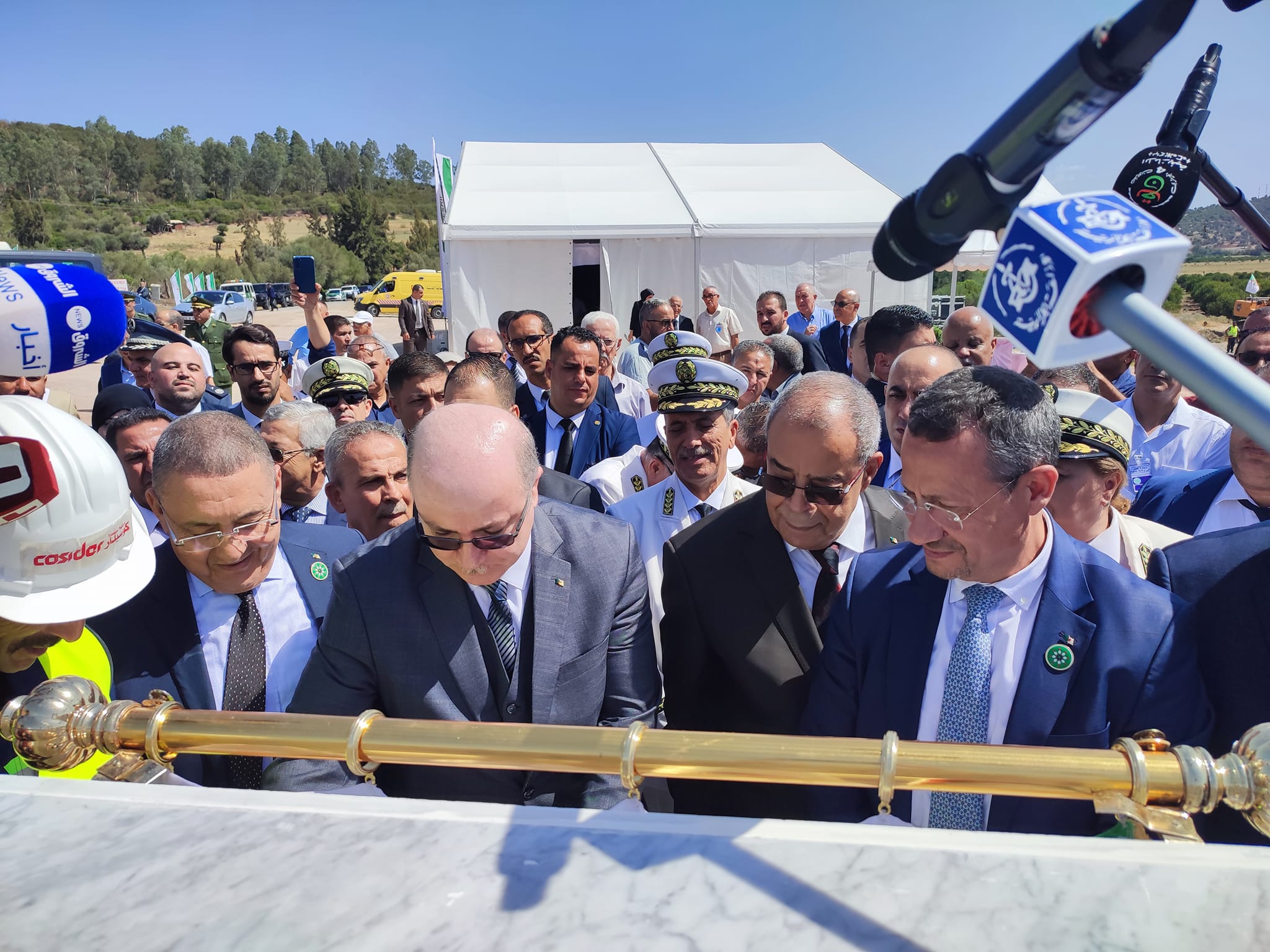 الوزير الأول يضع حجر الأساس لمروع ازدواجية وعصرنة الخط المنجمي بوادي فراغة