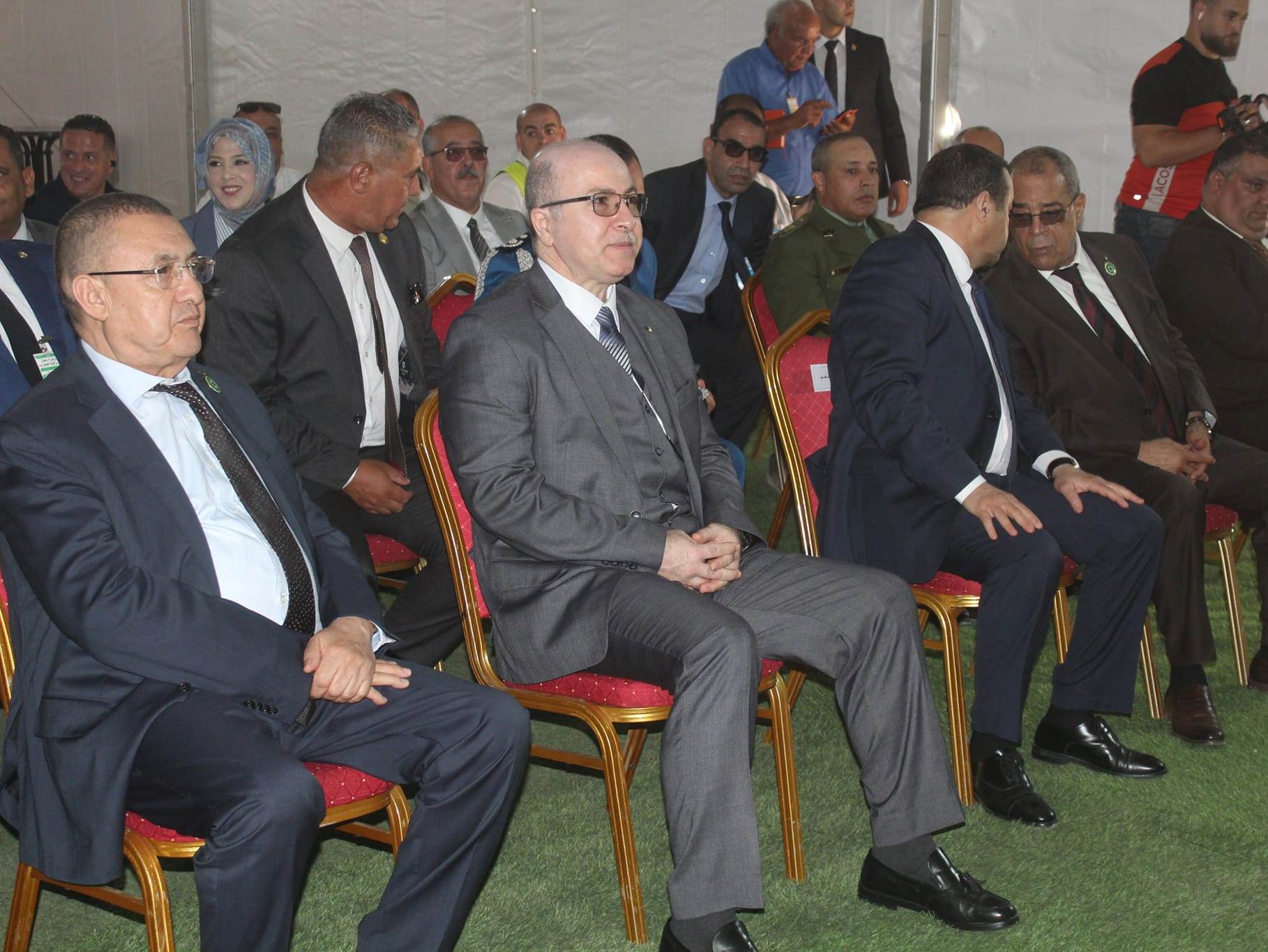 الوزير الأول: إلتزامات رئيس الجمهورية تجسد ميدانيا وبصفة يومية