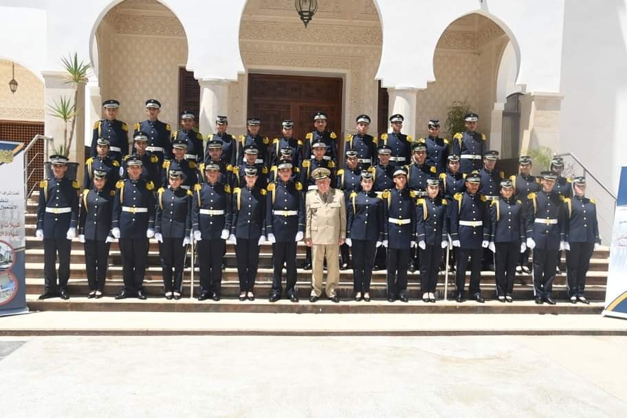 الفريق أول مع الأشبال المتفوقين