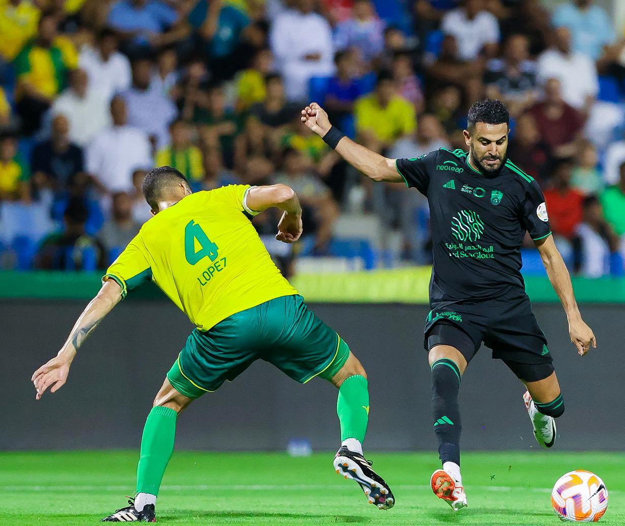 رياض محرز يقود الأهلي للفوز على الخليج وصدارة المسابقة