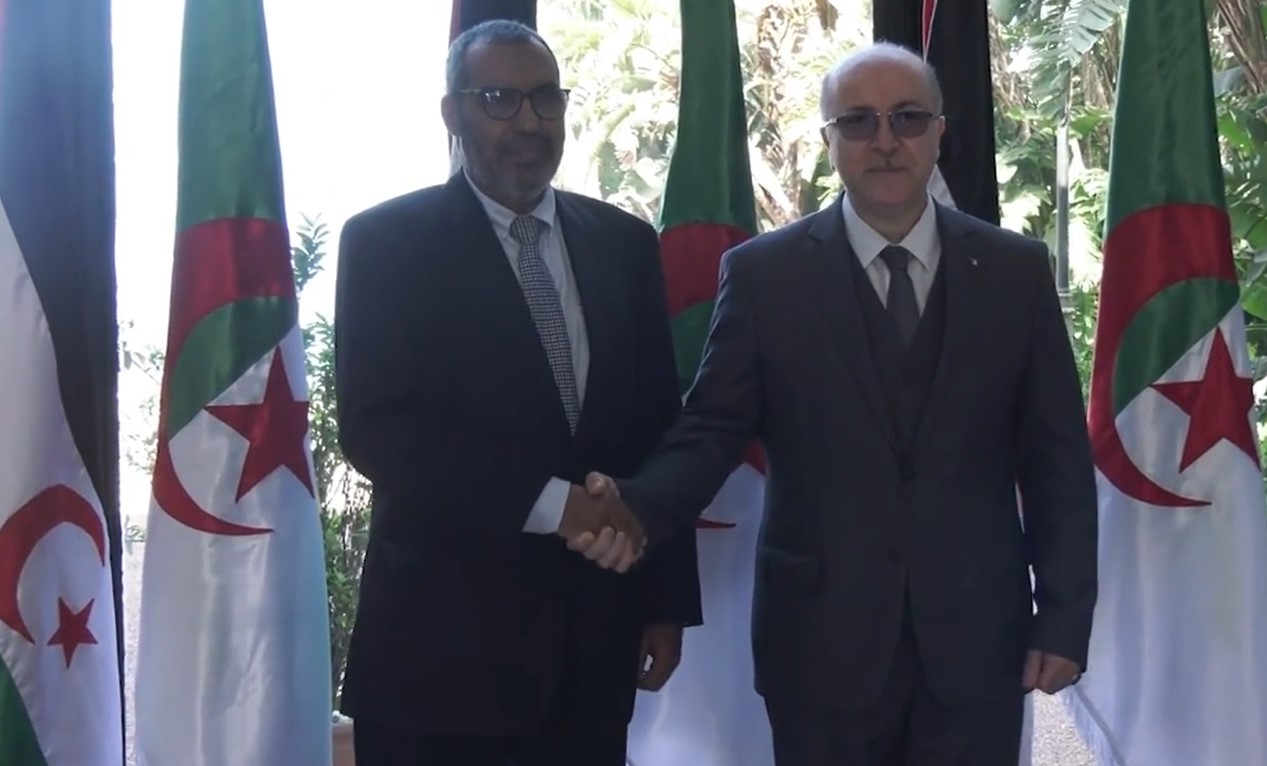 الوزير الأول يتحادث مع نظيره من الجمهورية الصحراوية