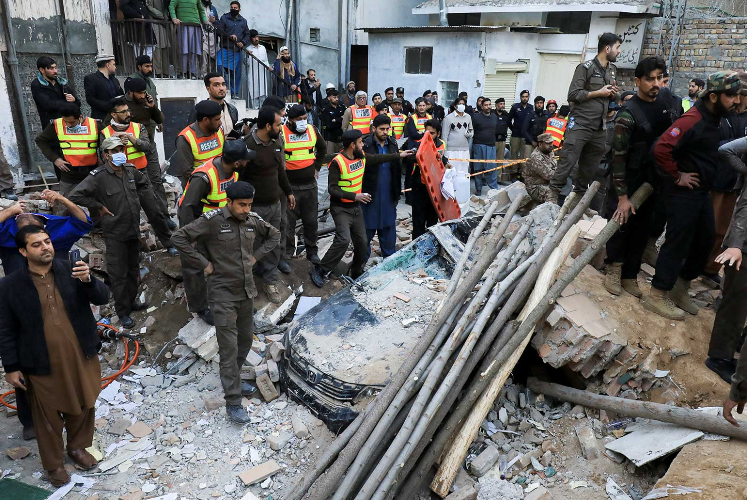 مقتل 52 شخصا في تفجير انتحاري بباكستان