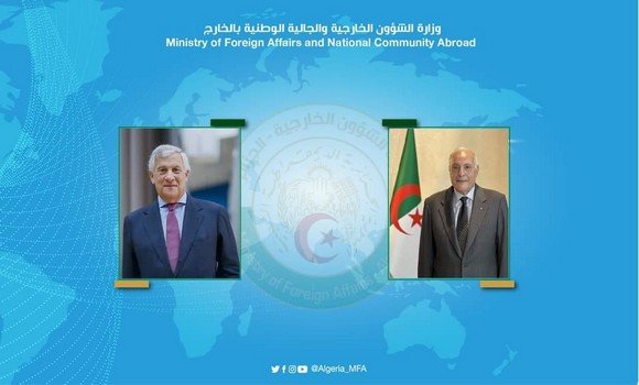 عطاف يتباحث هاتفيا مع نظيره الإيطالي حول الوضع في منطقة الساحل عطاف يتباحث هاتفيا مع نظيره الإيطالي حول الوضع في منطقة الساحل