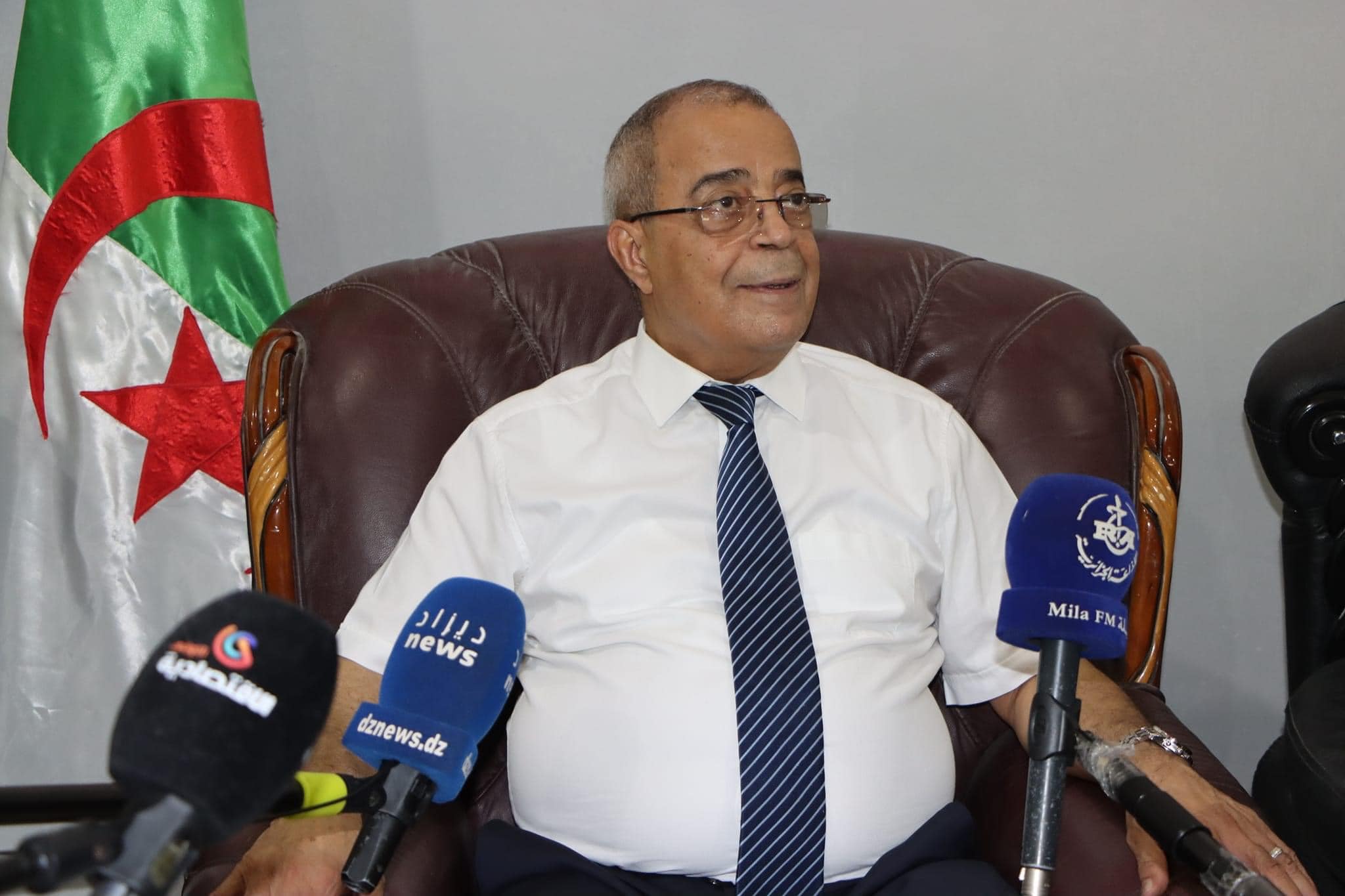 إنهاء مهام مديرين بوزارة الصناعة و الانتاج الصيدلاني