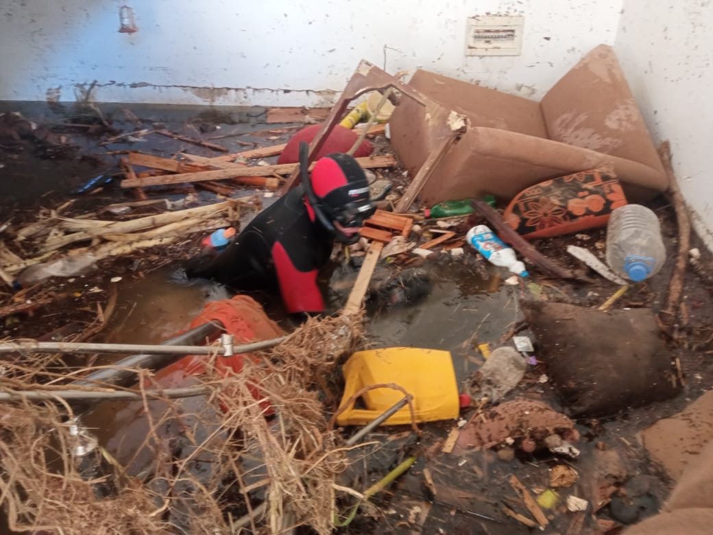 انتشال 5 جثث من طرف فرق الحماية المدنية الجزائرية بمدينة درنة