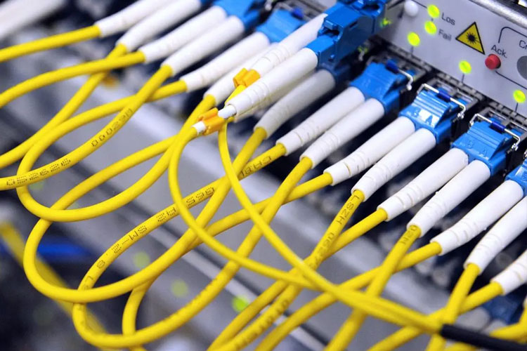 خدمة الألياف البصرية