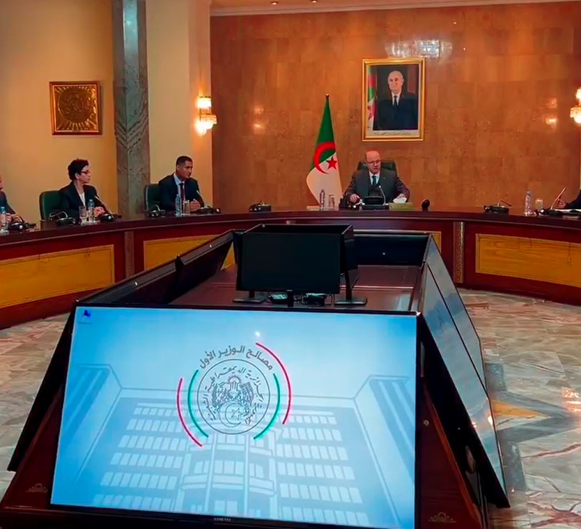 أيمن بن عبد الرحمان يشرف على تنصيب محمد لعقاب وزيرا جديدا للاتصال