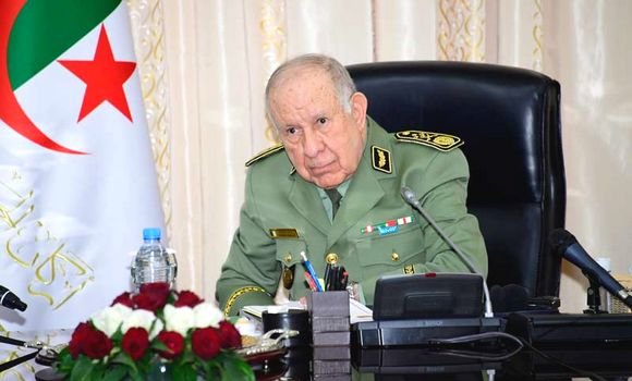الفريق أول السعيد شنقريحة يتلقى مكالمة هاتفية من مدير وكالة الاستخبارات المركزية الأمريكية الفريق أول السعيد شنقريحة يتلقى مكالمة هاتفية من مدير وكالة الاستخبارات المركزية الأمريكية