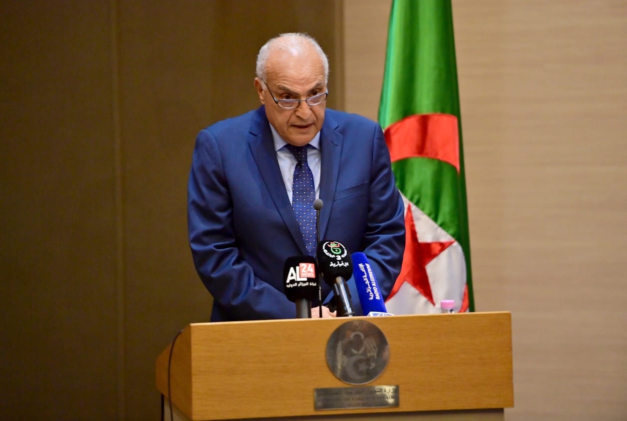 وزير الخارجية