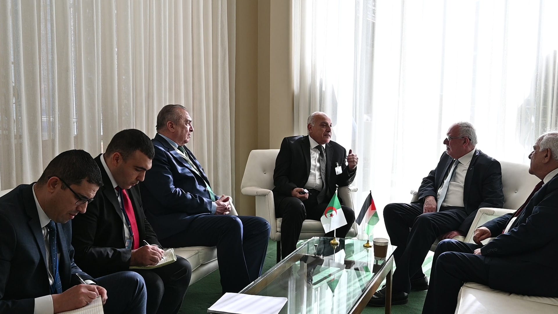 عطاف يلتقي نظيره الفلسطيني بمقر الأمم المتحدة بنيويورك