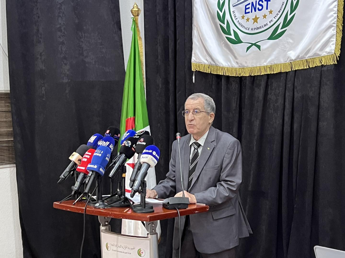 ديدوش يشرف على افتتاح السنة الأكاديمية الجديدة لمؤسسات التكوين السياحي