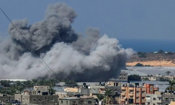 استشهاد 10 فلسطينيين وإصابة العشرات في غارة استهدفت مخبزة في غزة