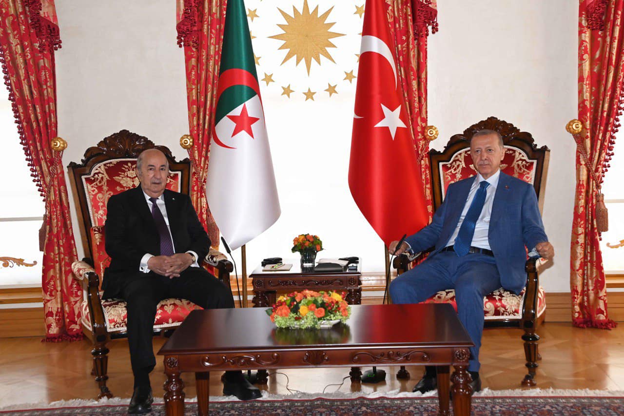 رئيس الجمهورية يتلقى مكالمة هاتفية من نظيره التركي