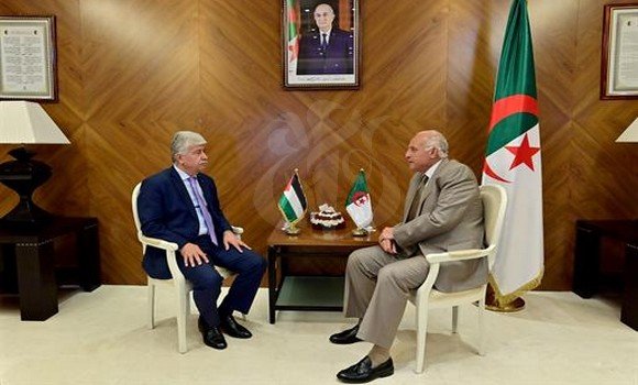 عطاف يتباحث مع وزير التضامن والتنمية الاجتماعية الفلسطيني