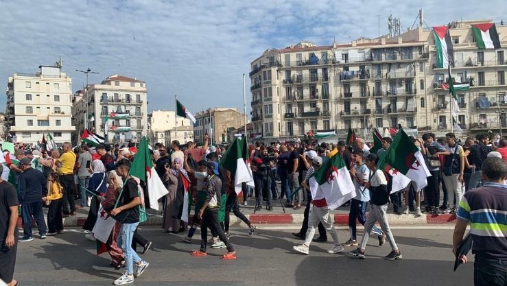 مسيرات حاشدة بولايات غرب البلاد تضامنا مع الشعب الفلسطيني 