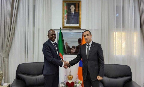 الرئيس المدير العام لسونلغاز يناقش مع السفير الأوغندي سبل تعزيز التعاون الثنائي