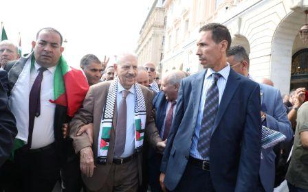 رئيس مجلس الأمة يشارك جموع الجزائريين في المسيرة الشعبية الداعمة للشعب  الفلسطيني 