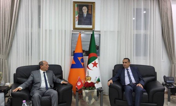 مباحثات جزائرية تونسية للتعاون في إنتاج ونقل وتوزيع الكهرباء