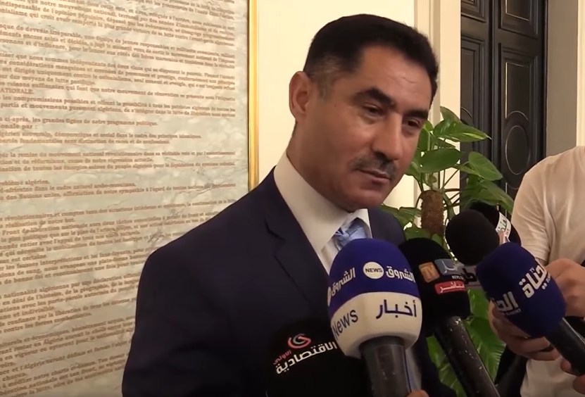 لعقاب يثني على التغطية المهنية لوسائل الإعلام الجزائرية