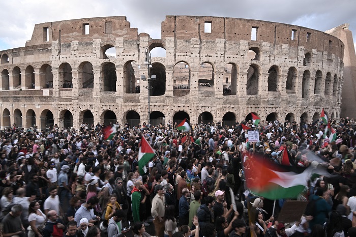 تواصل التظاهرات في العواصم العربية والعالمية