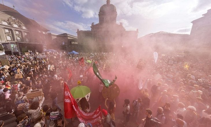 سويسرا: عشرات الآلاف يتظاهرون في من أجل "العدالة المناخية"