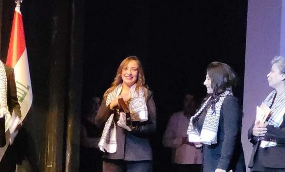 الفنانة الجزائرية أسماء شيخ