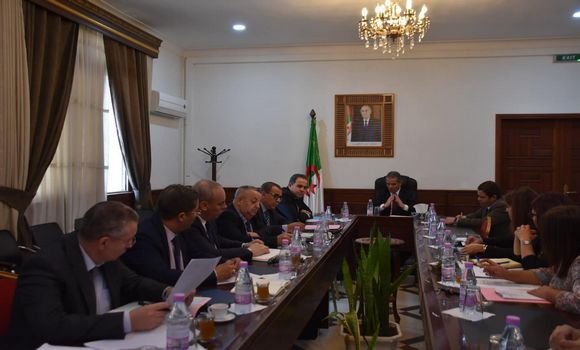 هني يترأس اجتماعا لدراسة ضبط سوق المواد الغذائية والفلاحية