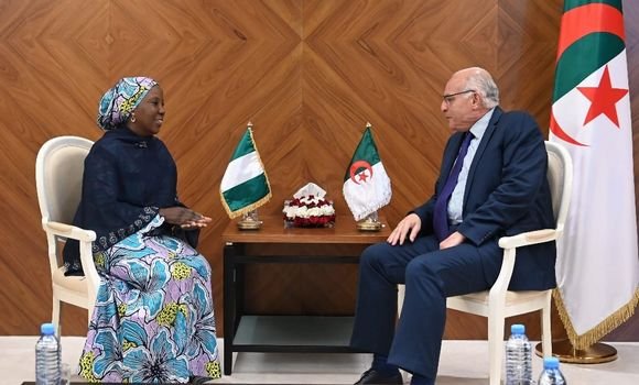 عطاف يستقبل سفيرة جمهورية نيجيريا الفيدرالية بالجزائر