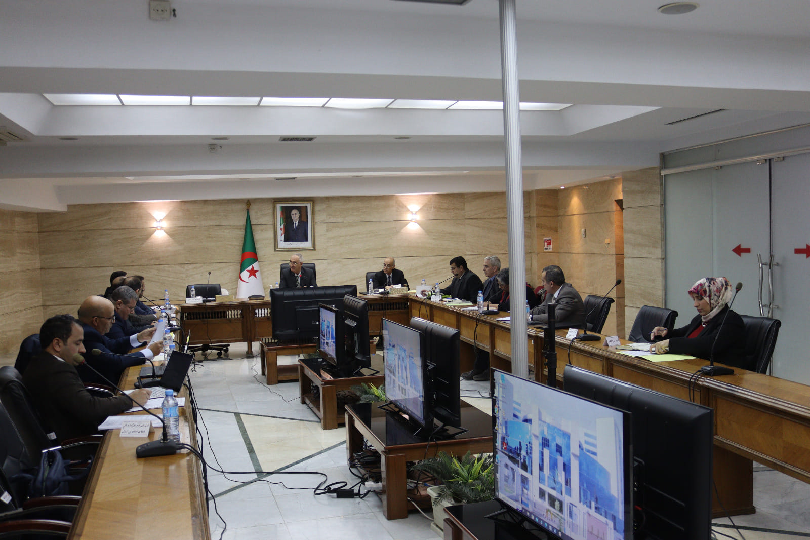 فايد يترأس اجتماعا تقييميا لبرنامج عصرنة القطاع البنكي