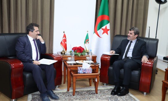 بداني يبحث مع سفير تركيا بالجزائر سبل تعزيز التعاون والشراكة