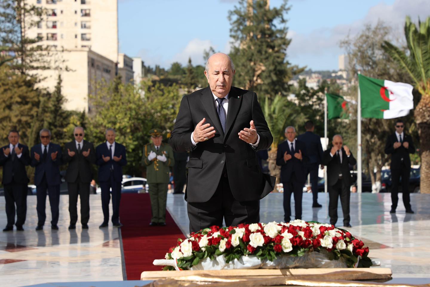 Tebboune au monument.01.11.2023