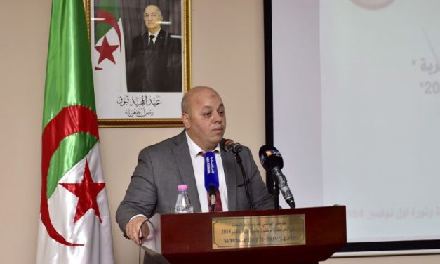 وزير المجاهدين يؤكد على أهمية الرقمنة في كتابة التاريخ والتعريف به 