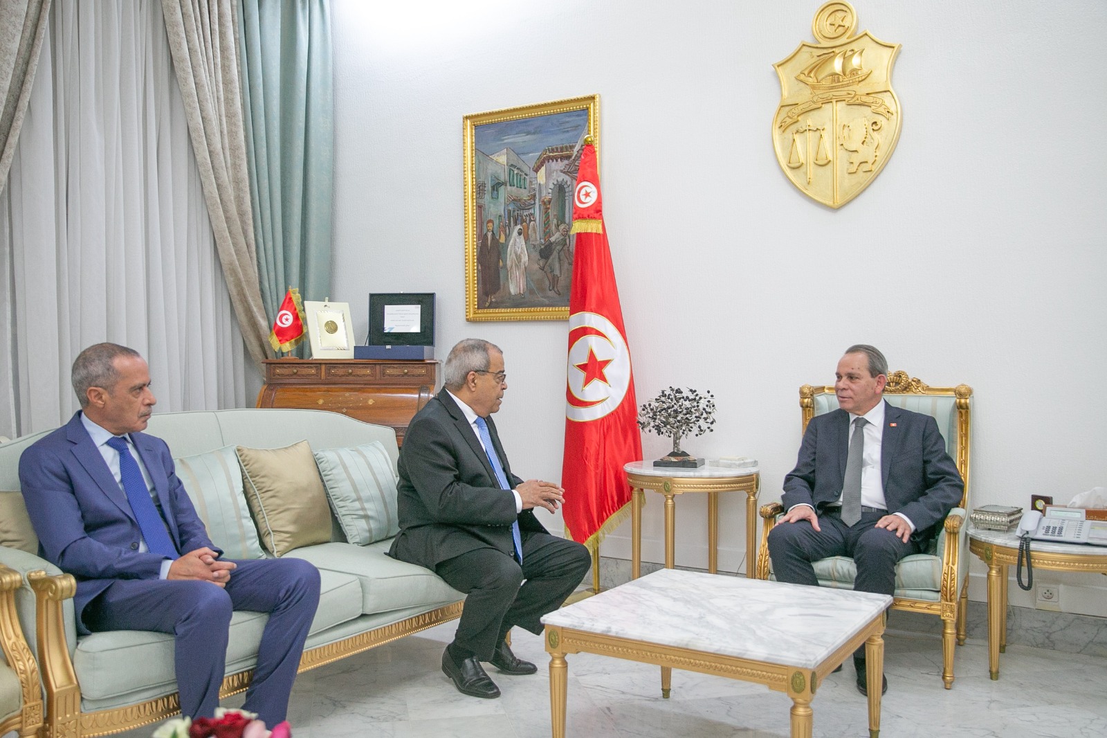 السيد عون يستقبل بتونس من طرف رئيس الحكومة التونسي