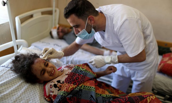 المرصد الأورومتوسطي لحقوق الإنسان يحذر من كارثة في غزة بسبب غياب الرعاية  الصحية 