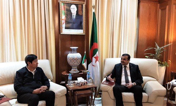 عرقاب يستقبل مسؤولي مجمعات صينية في إطار مشروع استغلال منجم غارا جبيلات