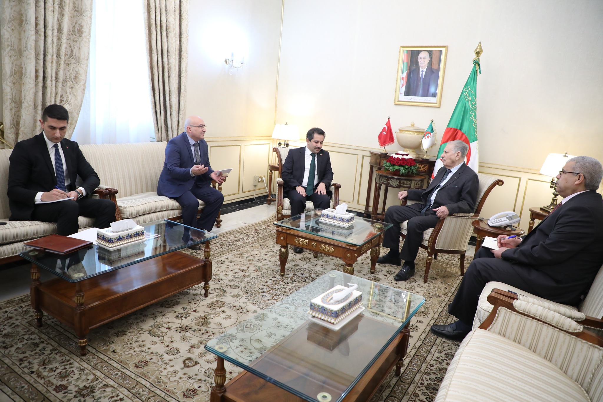السيد قوجيل يستقبل سفير تركيا بالجزائر