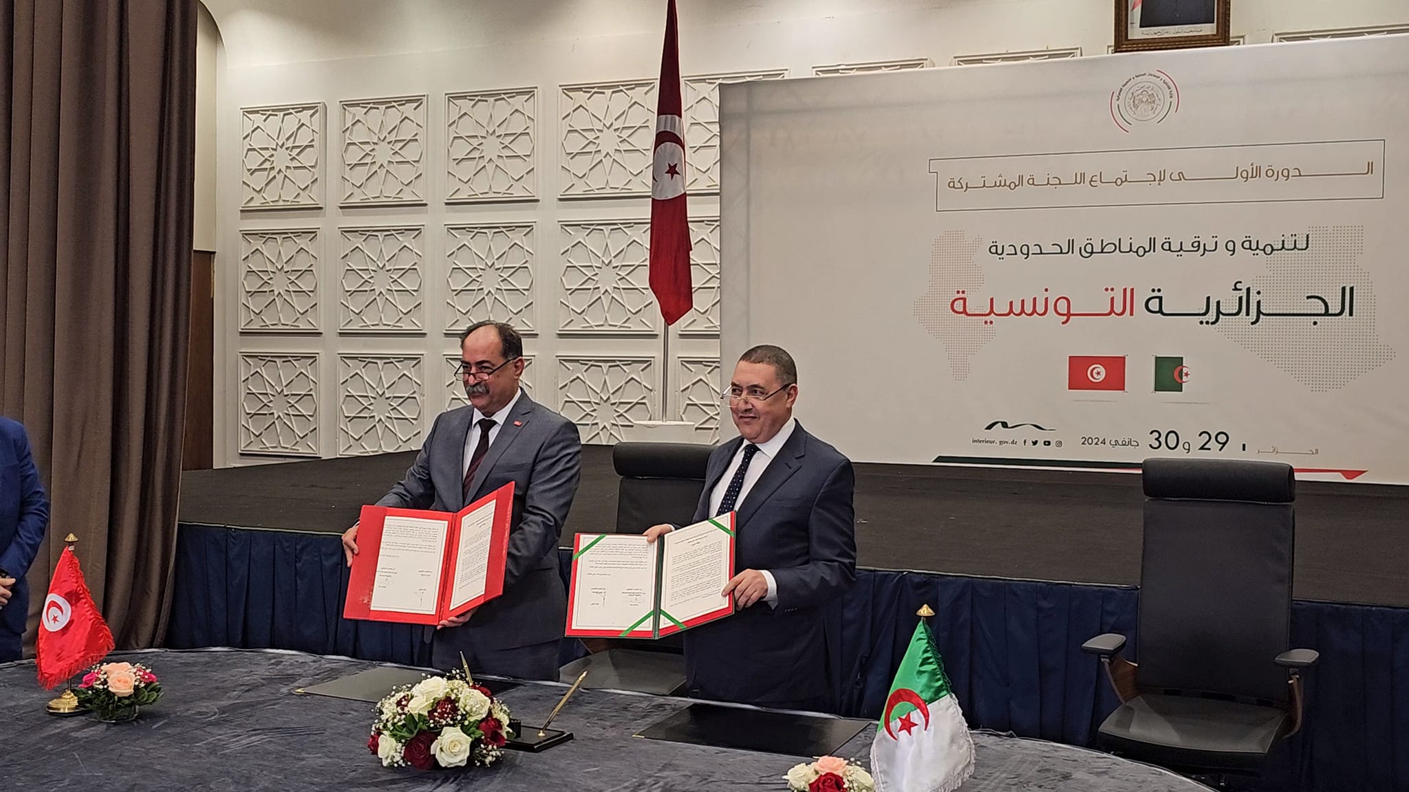 الجزائر تونس