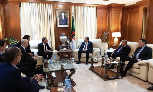 عرقاب يستقبل وفدا عن الشركة الأمريكية العالمية "إكسون موبيل"